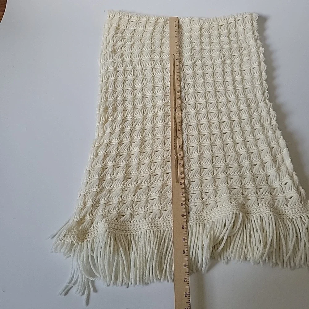 Vintage Handmade Fringed Chunky Knit Wrap‎ Shawl Ivory Boho Cottagecore Hippie